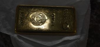 
Newly released photos show cash and gold bars seized from Sen. Menendez's home
