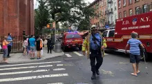 Un edificio de tres pisos se derrumba en barrio residencial de Nueva York