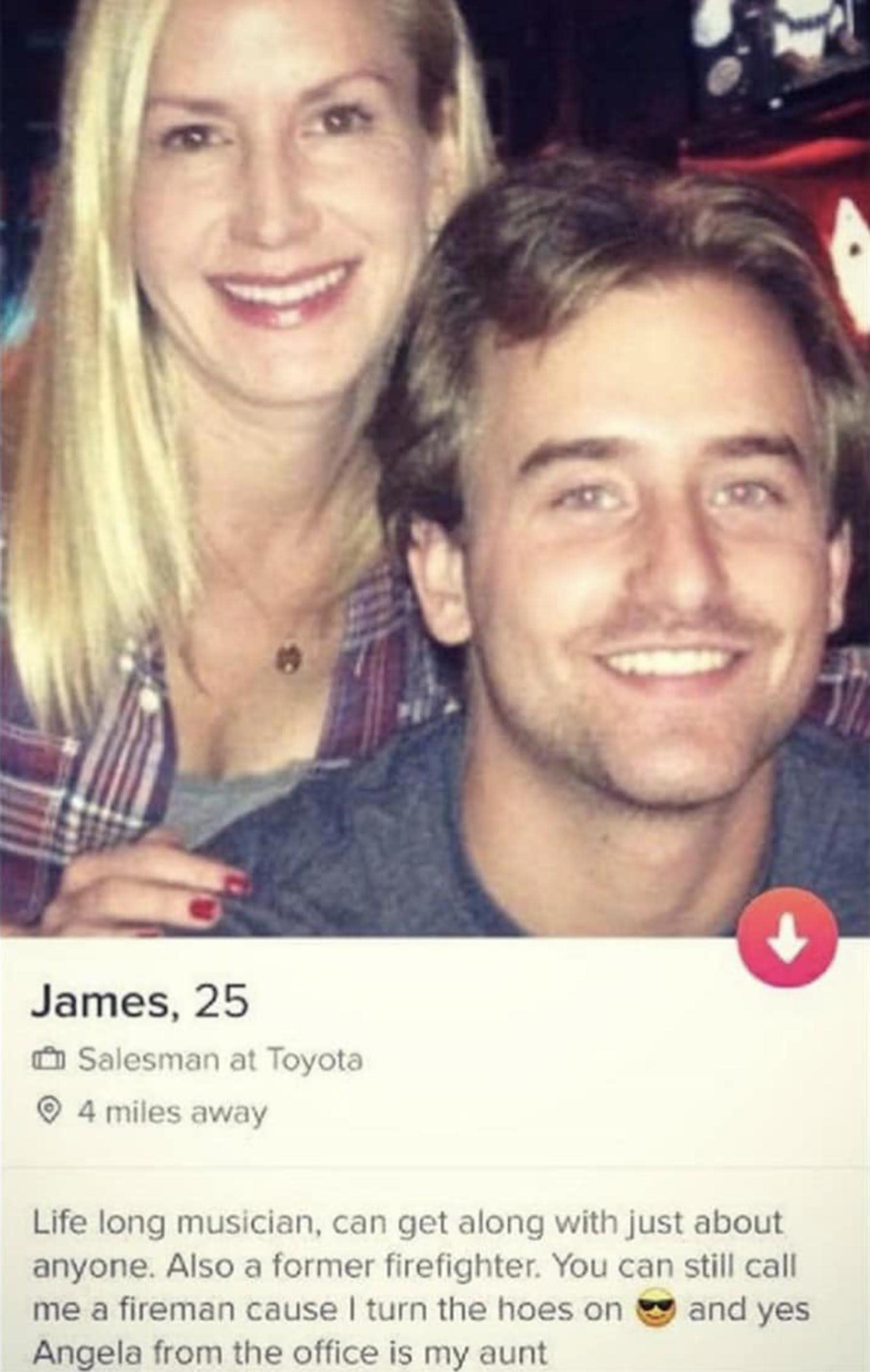 The Office Alum Angela Kinsey Calls Out Her Nephew For Using Her Picture In His Tinder Profile