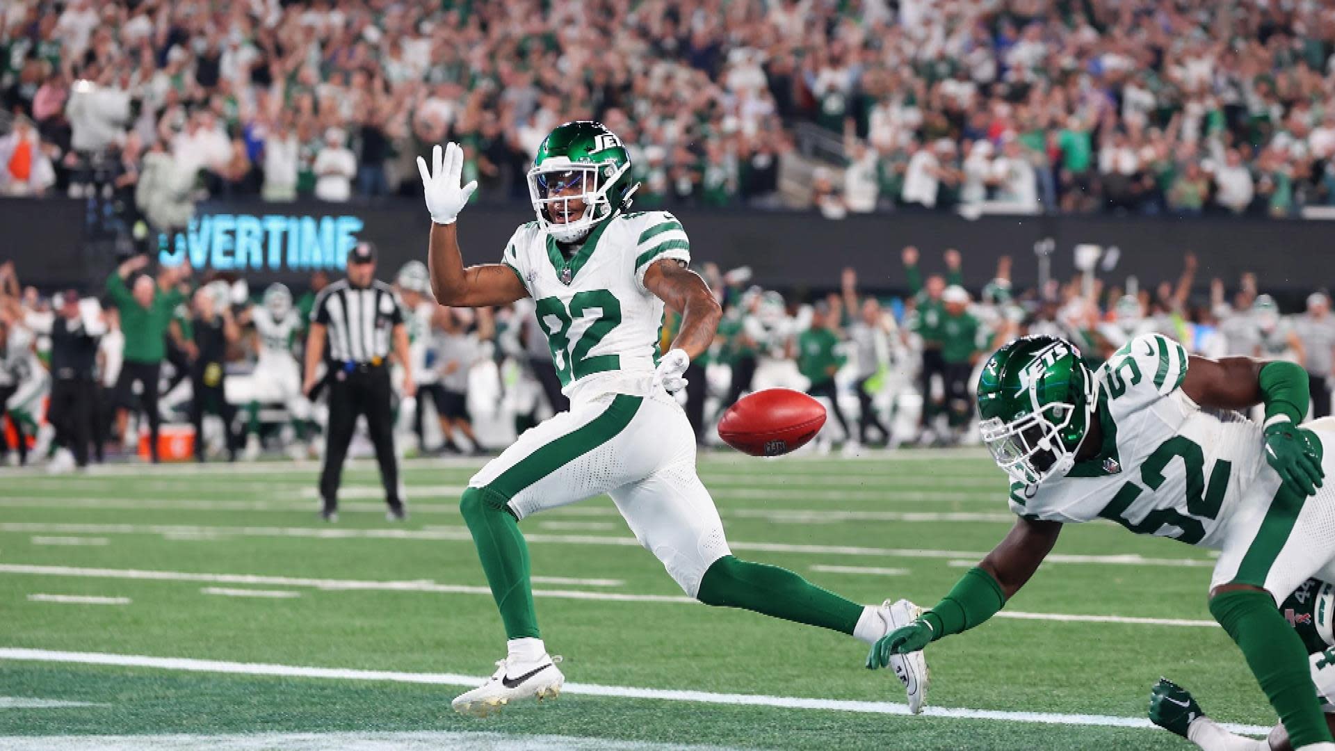 Jets star CB rips ref over late holding call that erased key INT