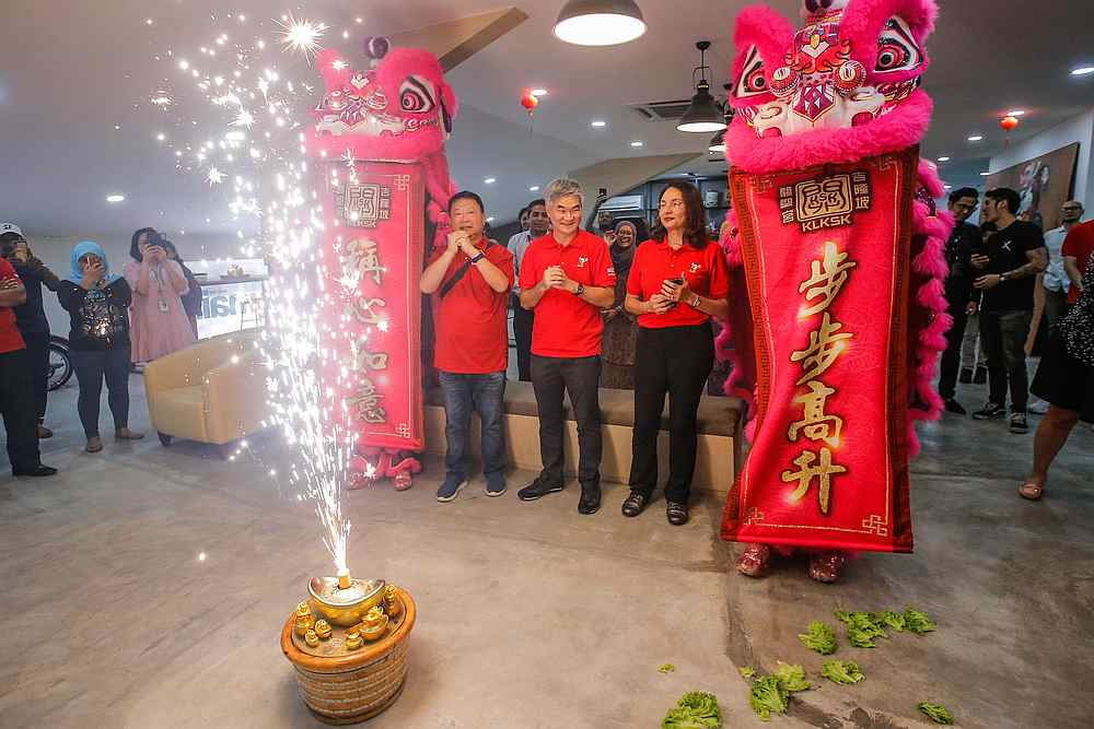 Astro Malaysia brings CNY cheer to Malay Mail office with lion dance performance