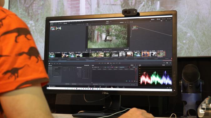 use adobe premiere with dual monitors