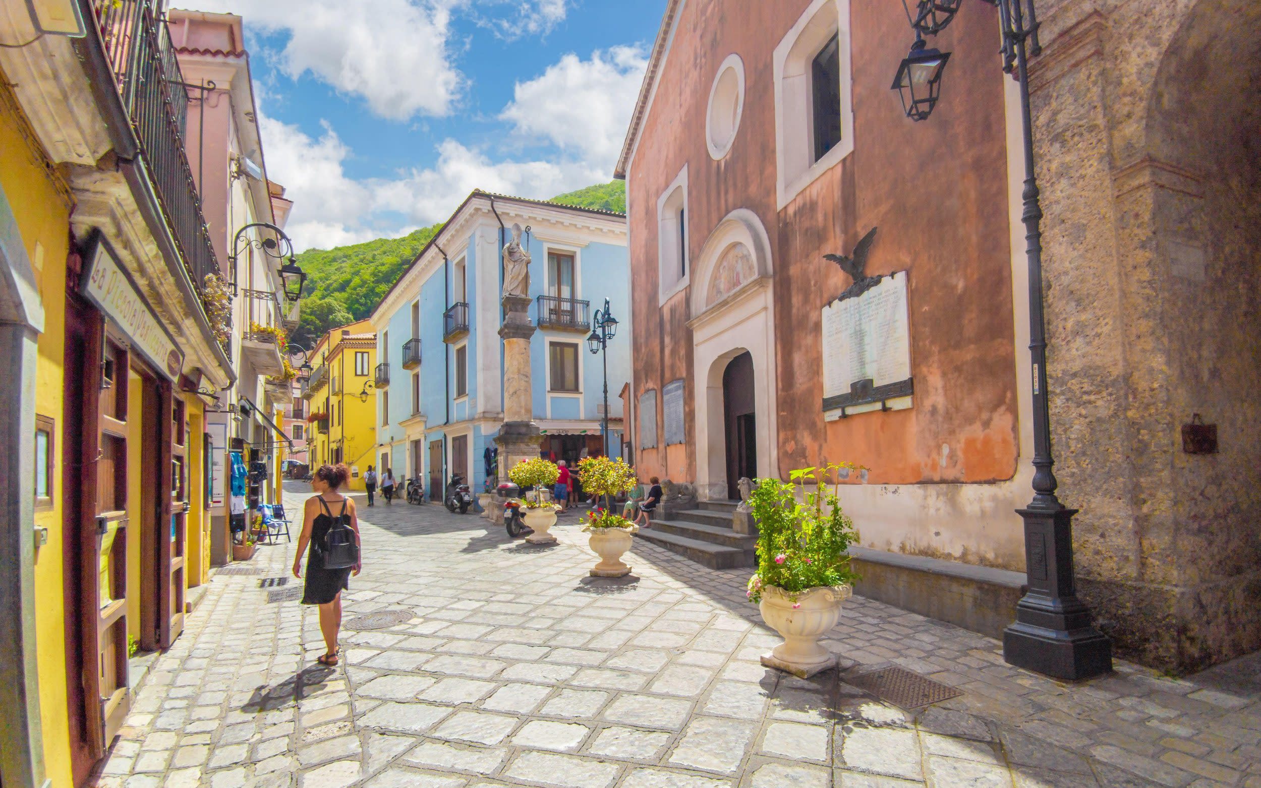 15 charming hilltop towns in Italy where time stands still