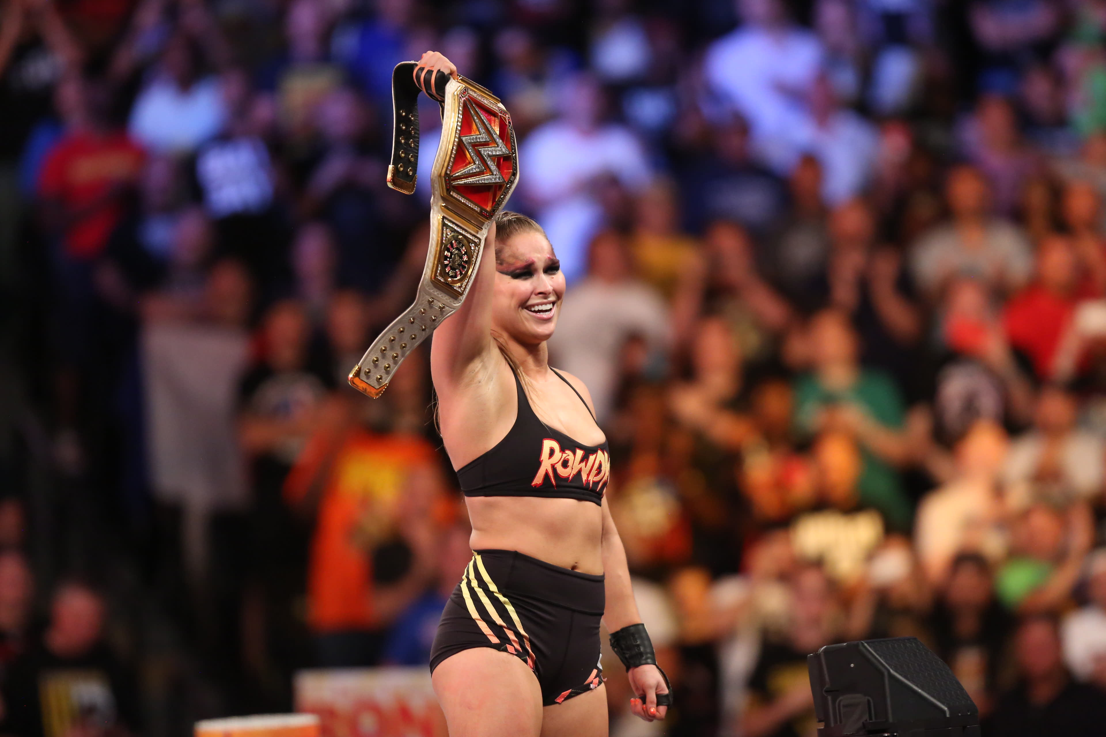 Ronda Rousey Defeats Alexa Bliss To Win Wwe Raw Womens Title 2552