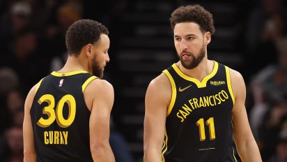 Getty Images - PHOENIX, ARIZONA - NOVEMBER 22: Klay Thompson #11 of the Golden State Warriors talks with Stephen Curry #30 during the second half of the NBA game against the Phoenix Suns at Footprint Center on November 22, 2023 in Phoenix, Arizona. The Suns defeated the Warriors 123-115. NOTE TO USER: User expressly acknowledges and agrees that, by downloading and or using this photograph, User is consenting to the terms and conditions of the Getty Images License Agreement.  (Photo by Christian Petersen/Getty Images)