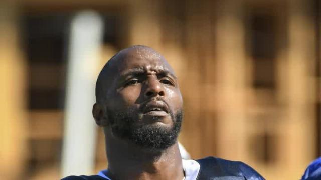 Cowboys DE Robert Quinn fractures hand in training camp drill, needs surgery