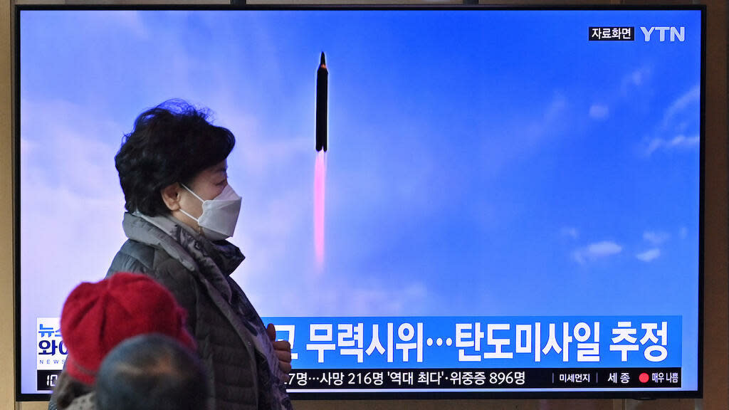 미국은 북한이 대륙간탄도미사일(ICBM)을 시험하고 있으며 새로운 제재를 가하겠다고 밝혔습니다.