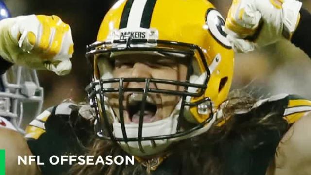 Packers LB Clay Matthews taken to ER after freak injury in charity softball game