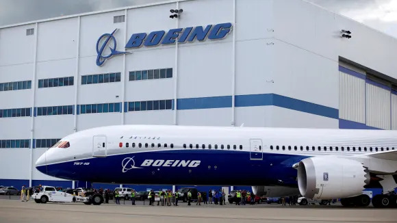 Boeing, striking union workers set to resume labor talks