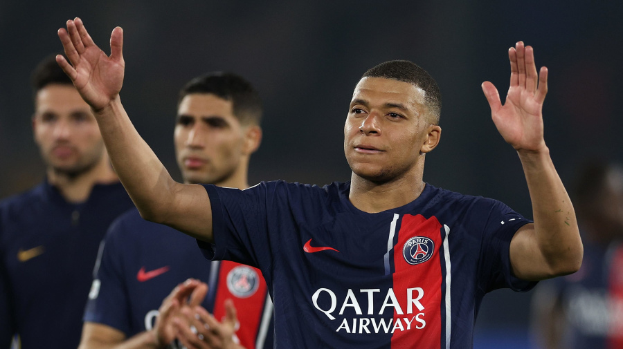 Getty Images - PARIS, FRANCE - MAY 07: Kylian Mbappe of Paris Saint-Germain looks dejected as players of Paris Saint-Germain acknowledge the fans after defeat to Borussia Dortmund during the UEFA Champions League semi-final second leg match between Paris Saint-Germain and Borussia Dortmund at Parc des Princes on May 07, 2024 in Paris, France. (Photo by Richard Heathcote/Getty Images) (Photo by Richard Heathcote/Getty Images)