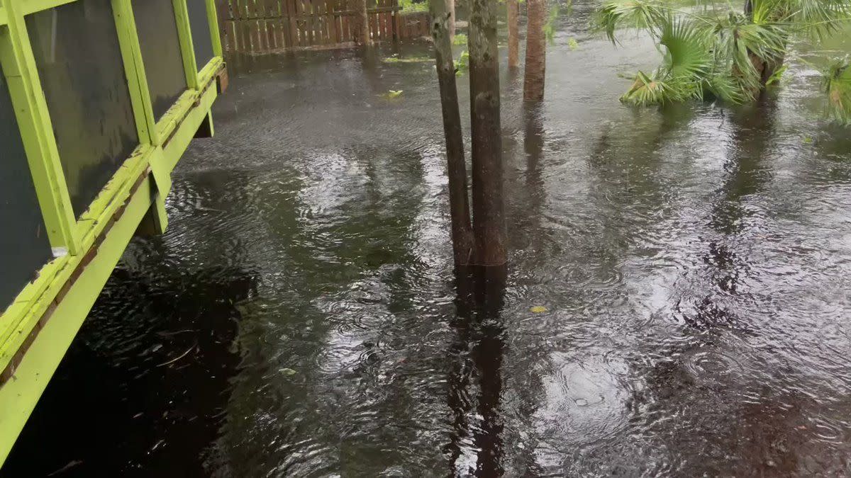 L’eau monte dans le sud-ouest de la Floride alors que l’ouragan Ian s’abat