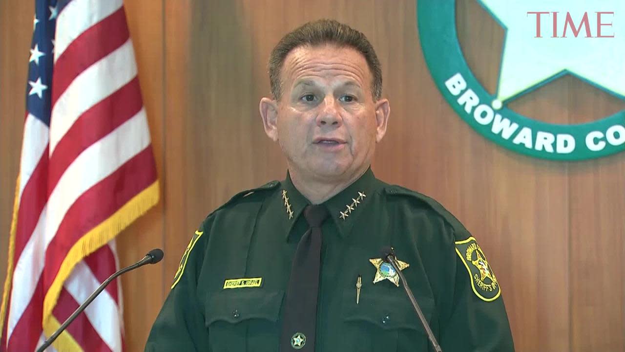 Broward Sheriff Deputy Resigns After Video Shows He Avoided School Shooting 3653