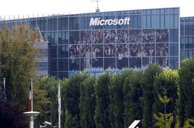 General view of Microsoft Corporation new headquarters in Issy-les-Moulineaux, near Paris October 6, 2009.  REUTERS/Charles Platiau (FRANCE BUSINESS )