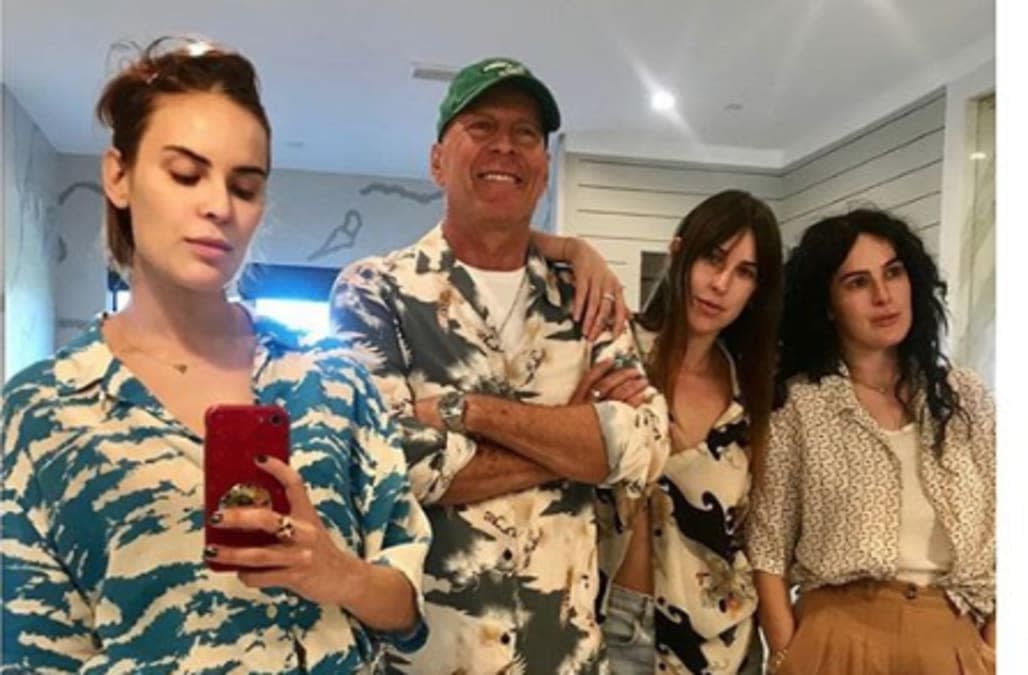 Bruce Willis poses for rare mirror selfie with daughters Tallulah ...