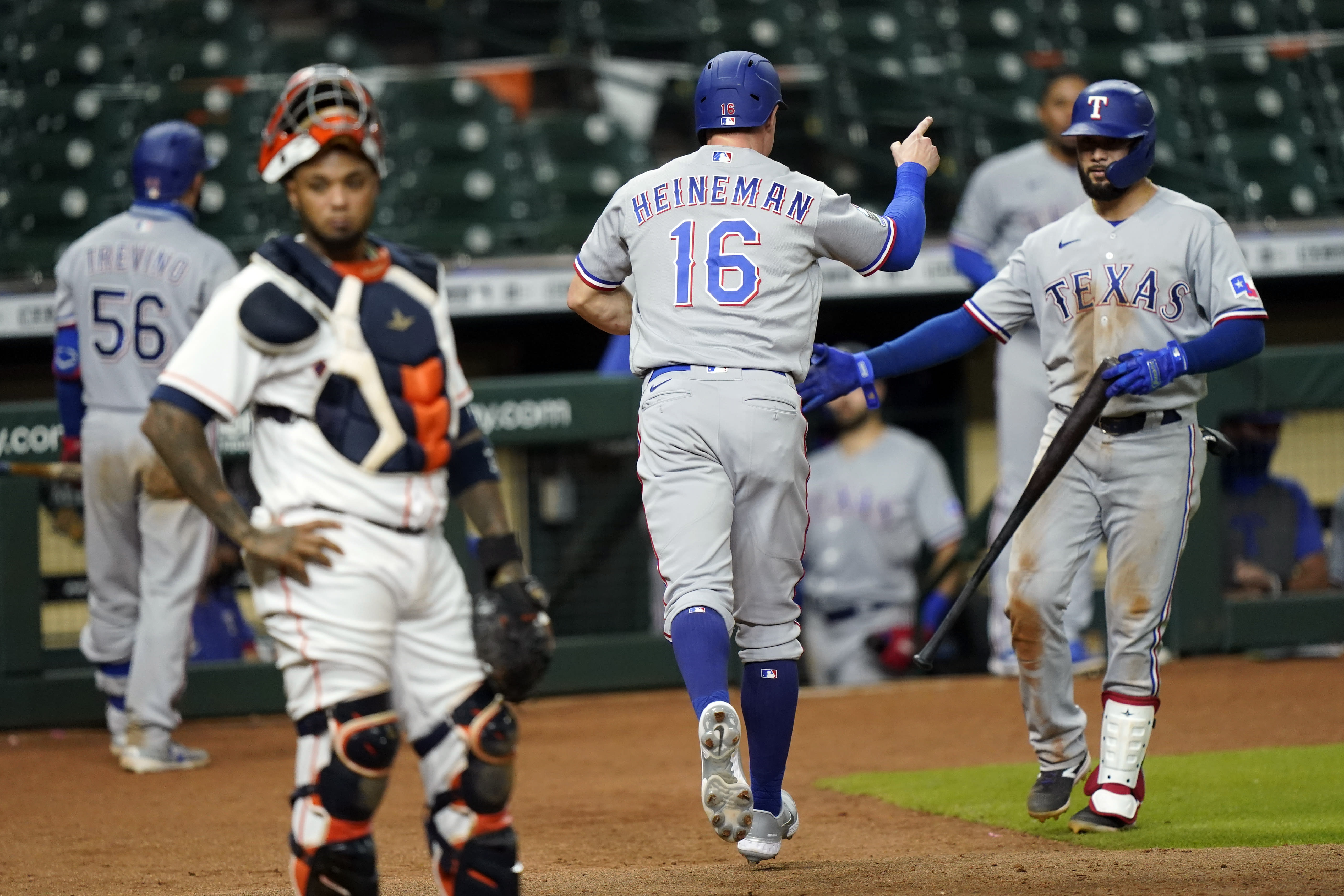 Rangers score 2 runs in 10th to down Astros 6-5