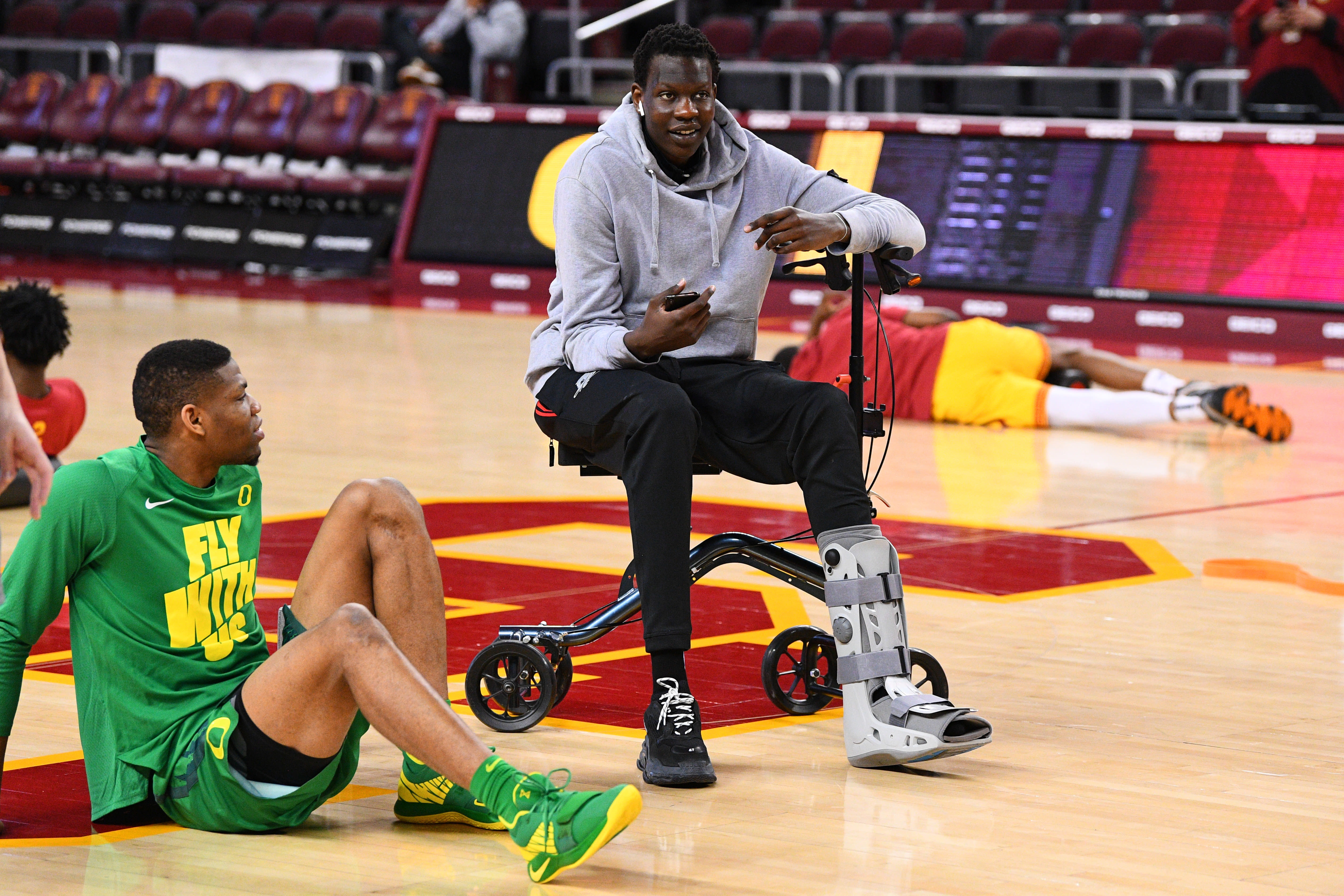 Oregon's Bol Bol officially enters NBA draft after hiring ...