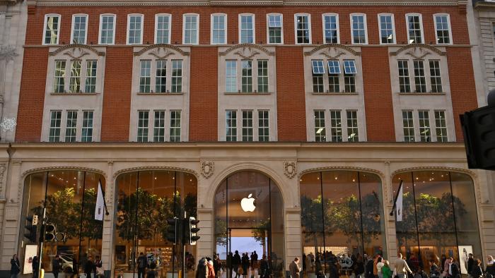 LONDON, ENGLAND - DECEMBER 11: A general exterior view of the Apple Store Brompton Road in Knightsbridge on December 11, 2023 in London, United Kingdom. (Photo by John Keeble/Getty Images)