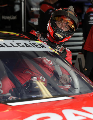 Allgaier wins at Phoenix to race for Xfinity championship