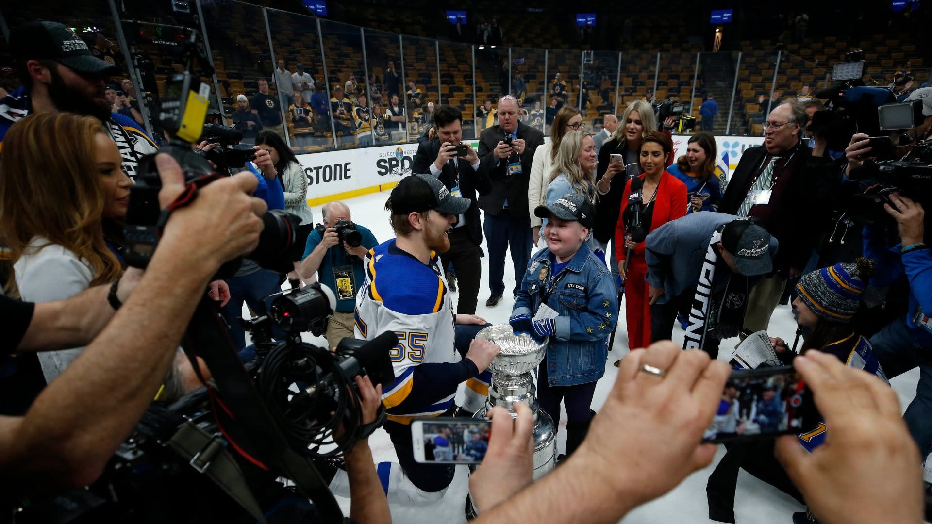 Blues present secret weapon superfan Laila with Stanley Cup ring before Capitals game