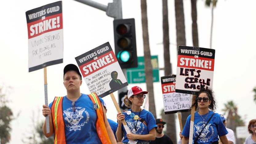 SAG-AFTRA actors and Writers Guild of America (WGA) writers walk the picket line during their ongoing strike outside Netflix offices in Los Angeles, California, U.S., September 22, 2023. REUTERS/Mario Anzuoni