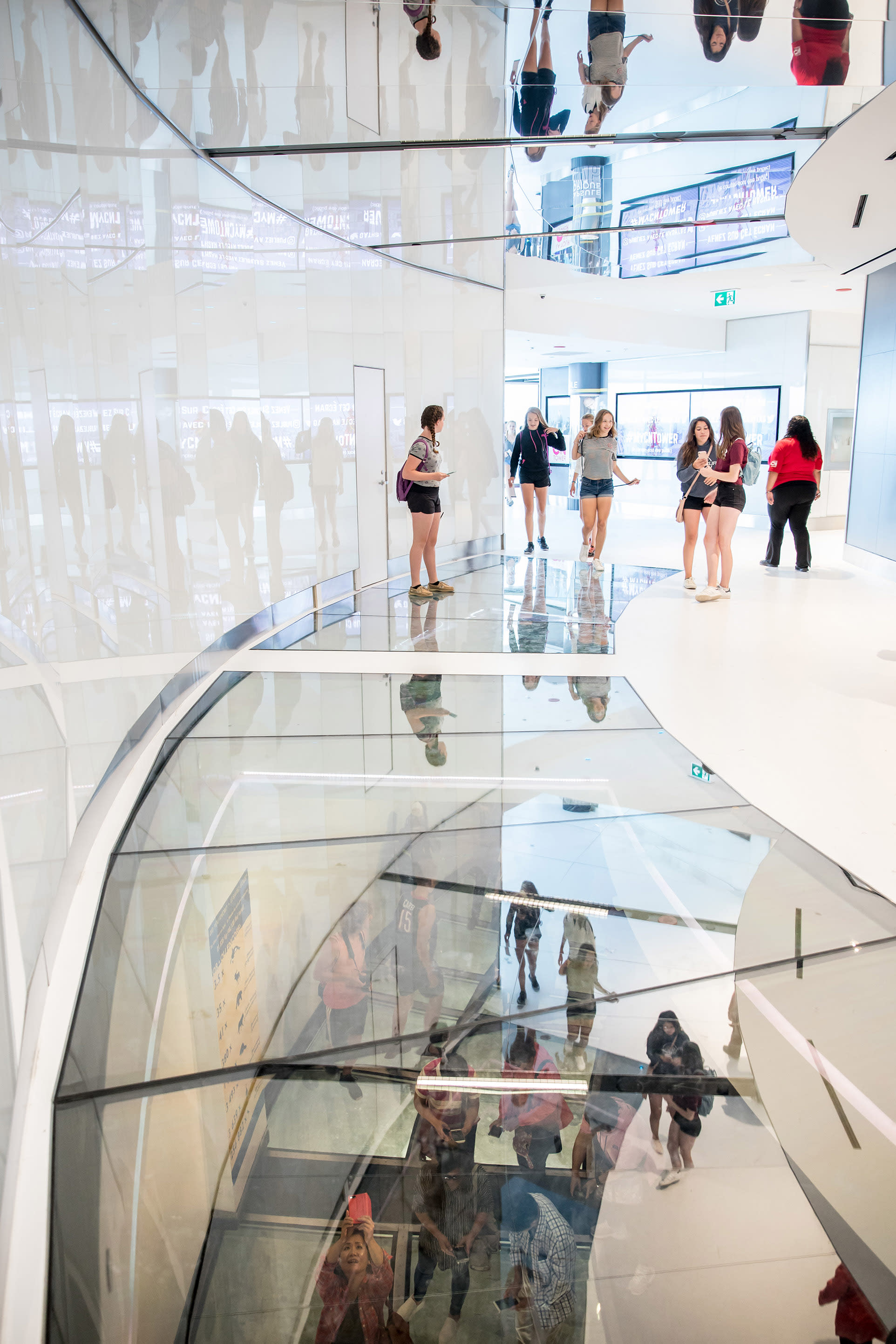 Toronto S Cn Tower Shows Off New 16 Million Upgrade