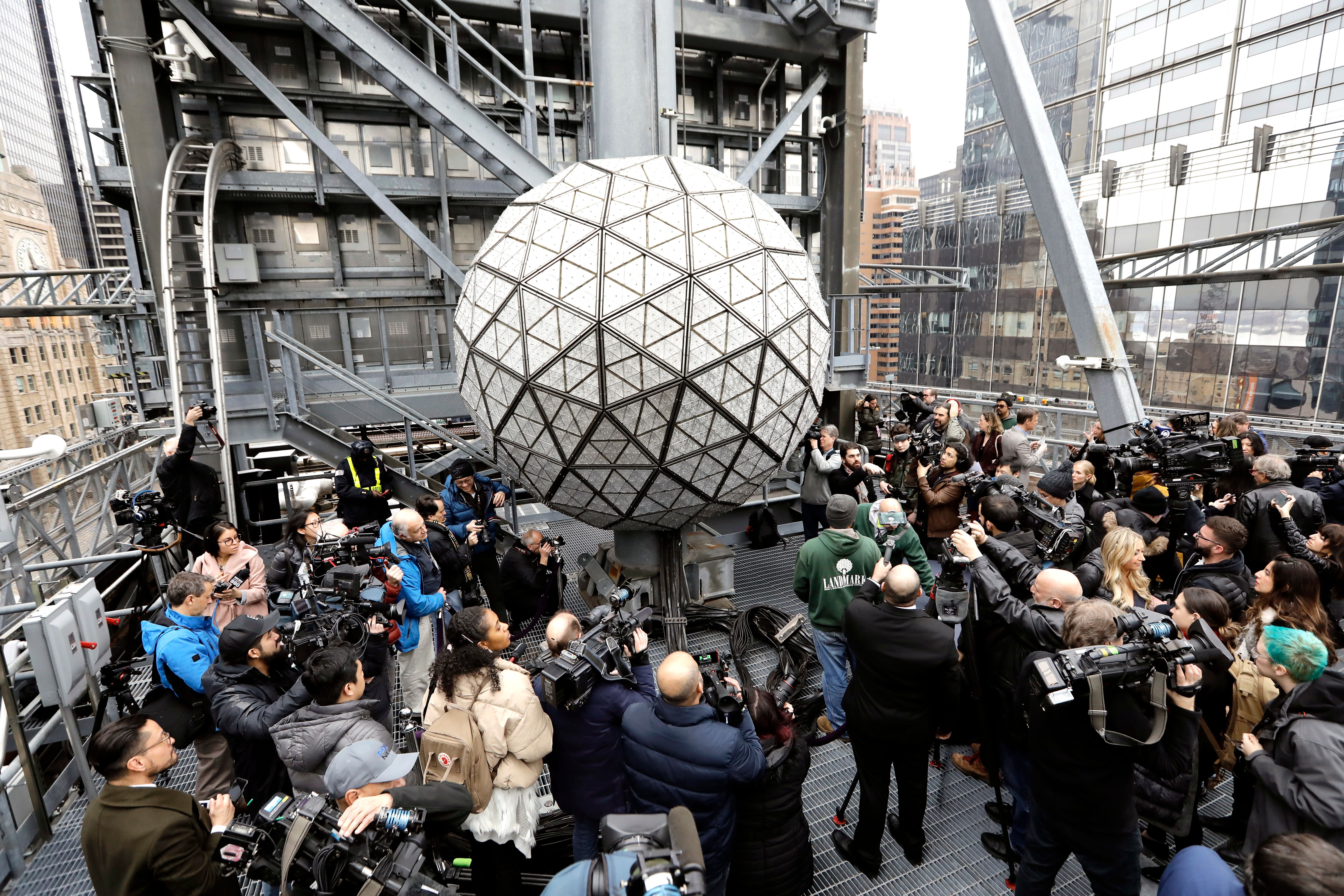 How To Watch The Times Square New Years Eve Ball Drop Live