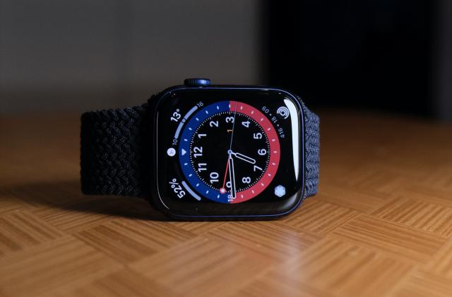 Apple Watch Series 6 with GMT face and Braided Solo Loop