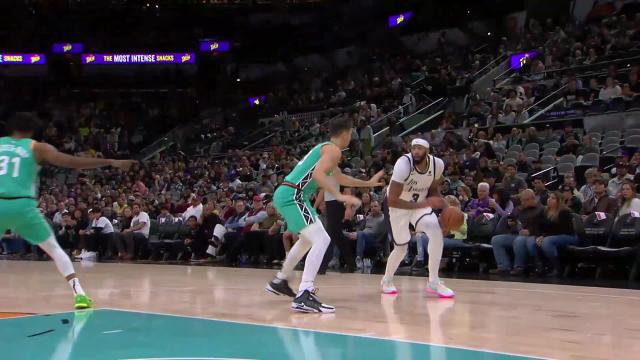 Zach Collins with a block vs the Los Angeles Lakers