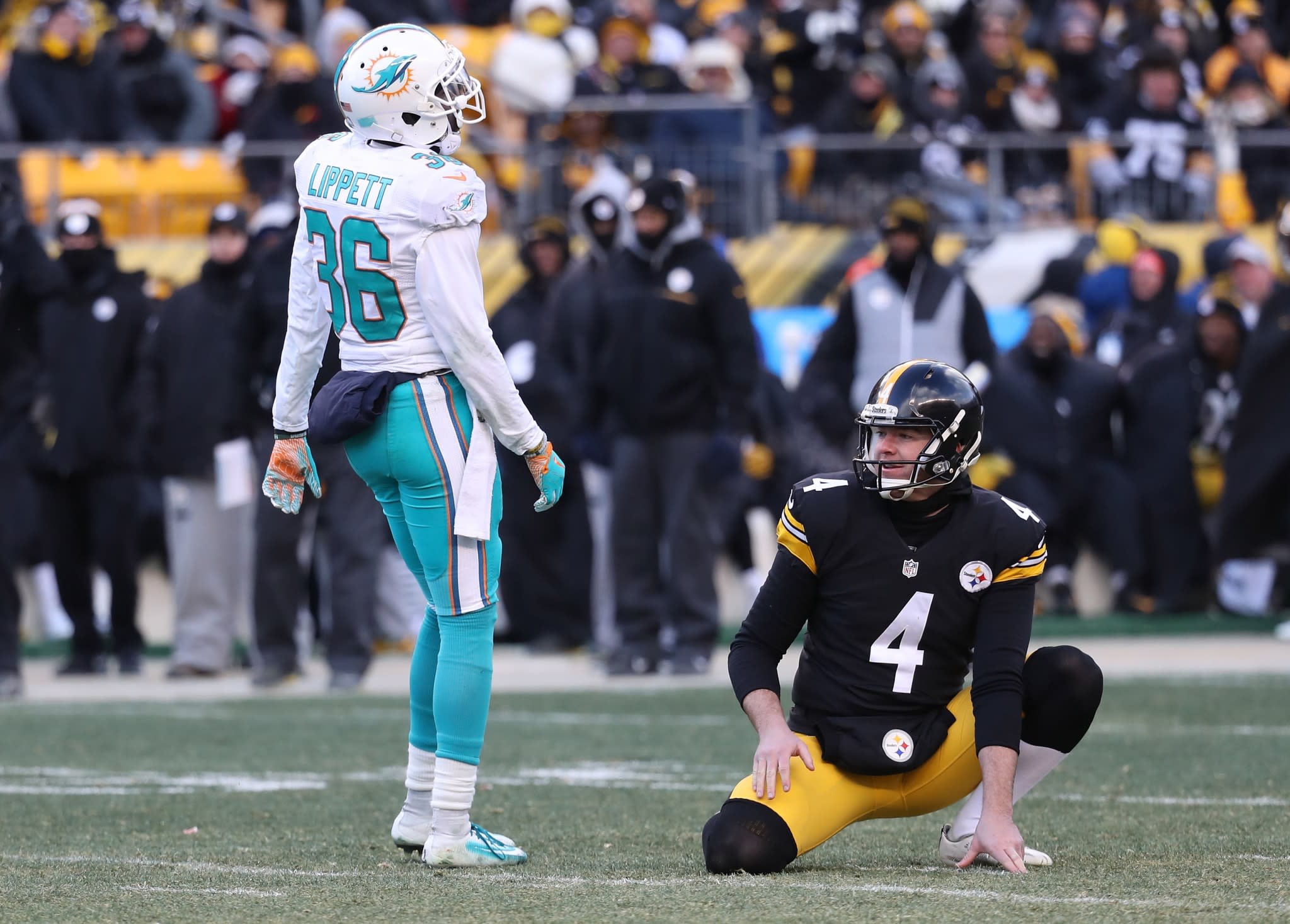 Worst penalty ever? Dolphins player fails badly on attempted field-goal block