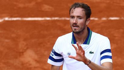 BBC - Daniil Medvedev becomes the highest seed to fall in the French Open singles after losing to Alex de Minaur in the men's fourth