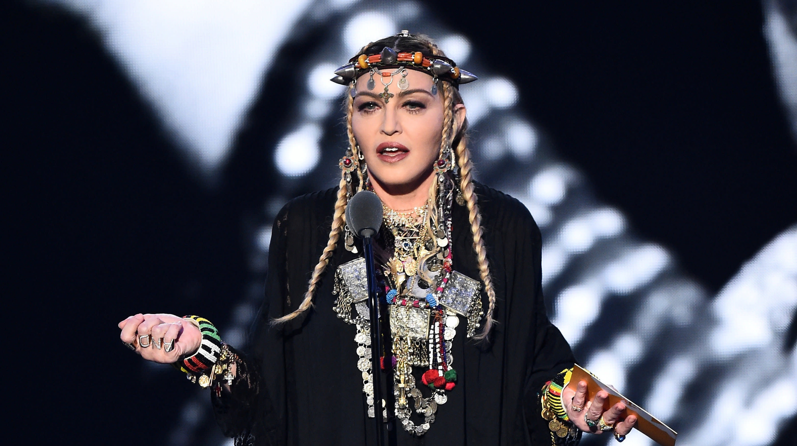 Madonna’s odd, self-absorbed VMAs Aretha Franklin tribute angers Twitter