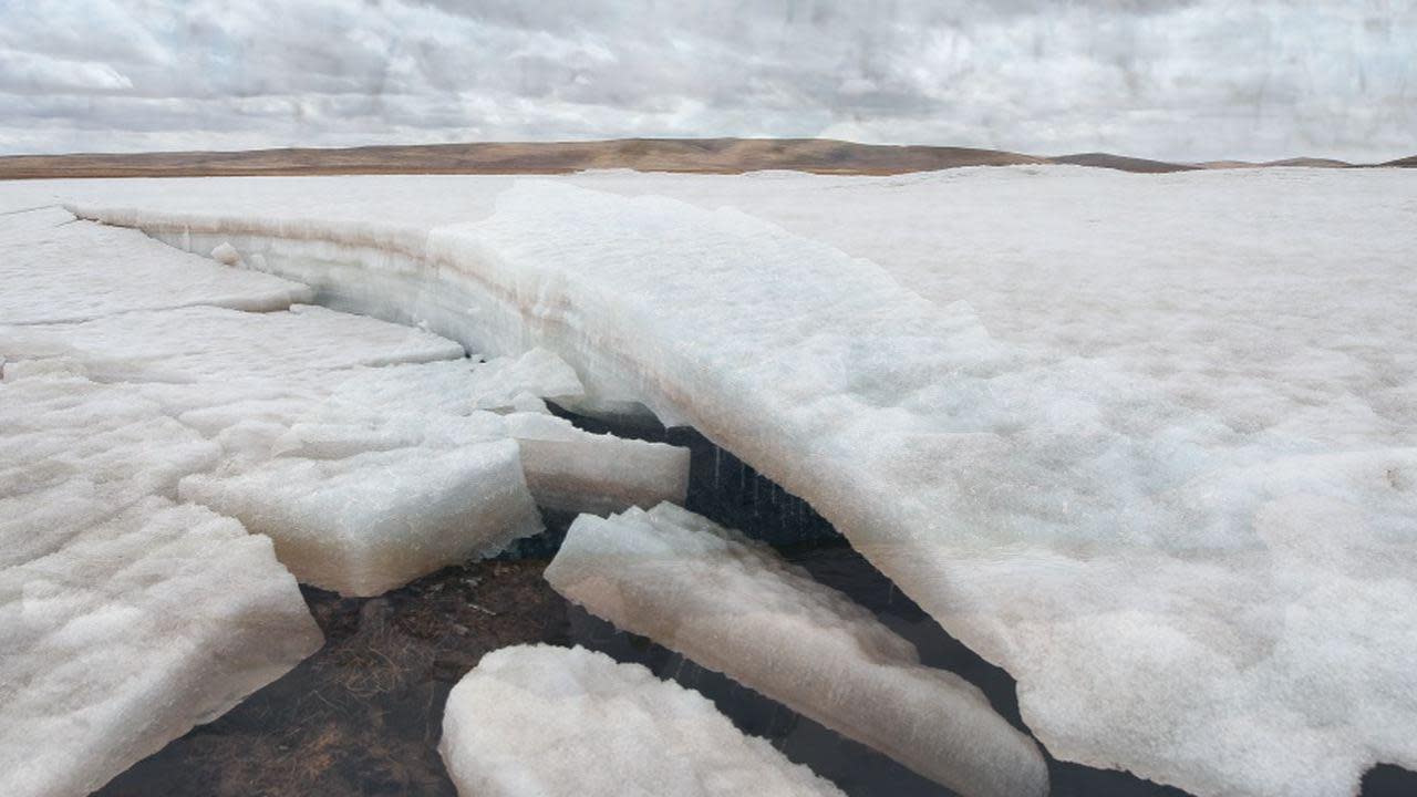 Warmer air caused ice shelf collapse off Antarctica