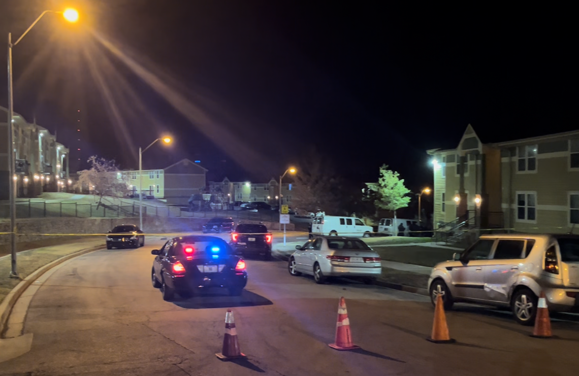 Une femme retrouvée tuée par balle dans le parking d’un complexe d’appartements à Kansas City lundi soir: Police