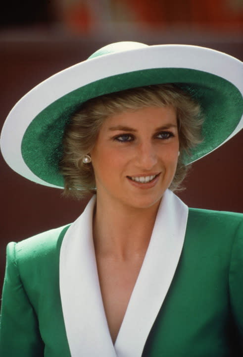 An Extraordinarily Rare Portrait of Princess Diana Is Going On Display ...