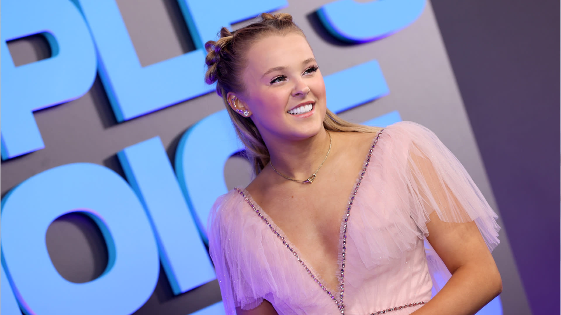 JoJo Siwa Shares Her Gay Awakening Story on TikTok