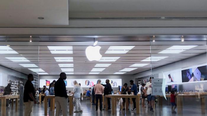 People visit the Apple store at the Cumberland Mall in Atlanta, Georgia, U.S., May 3, 2022. REUTERS/Alyssa Pointer