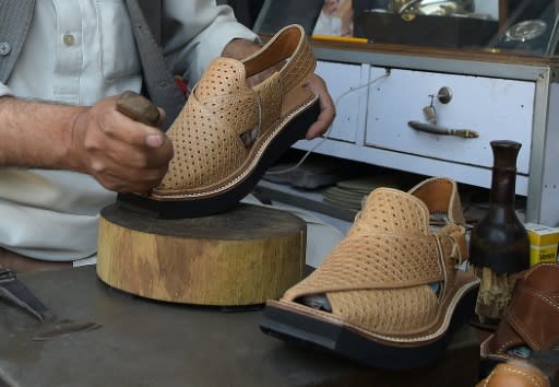 louboutin peshawari chappal