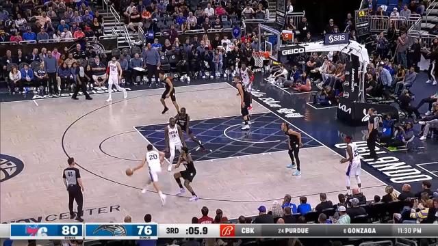 Georges Niang with a last basket of the period vs the Orlando Magic