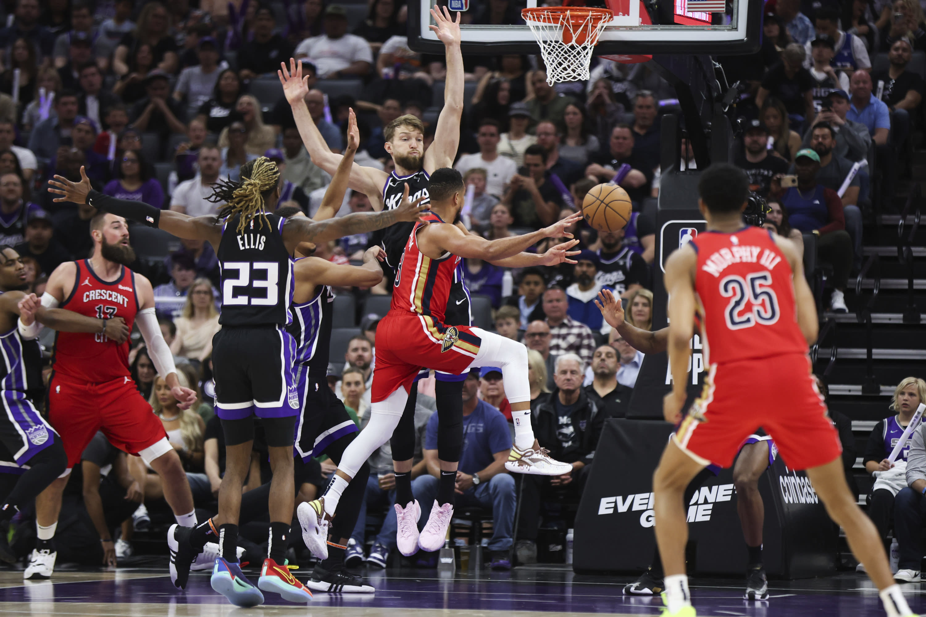 McCollum, Williamson score 31 each in dismantling of Kings