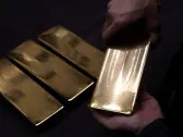 Gold gets a breather as US payrolls loom; palladium slips