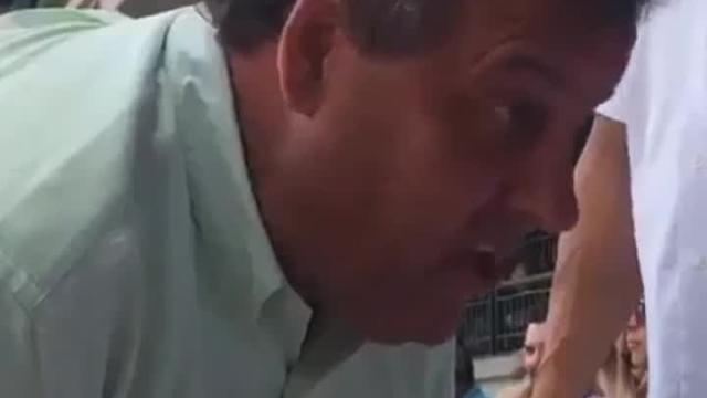 Chris Christie angrily confronts Cubs fan to call him 'a big shot'