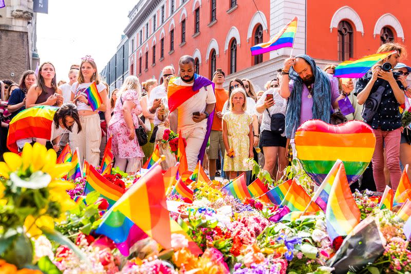 Un tribunal norvégien nomme un suspect dans un bar gay d’Oslo en train de tirer avant le rassemblement de la fierté