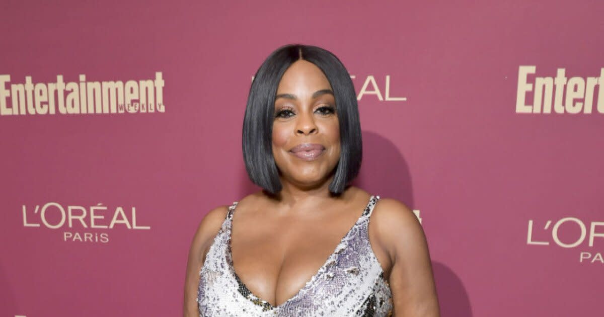 Niecy Nash Strips Down to a Crystal Thong - and Nothing Else! - for a Sexy ...