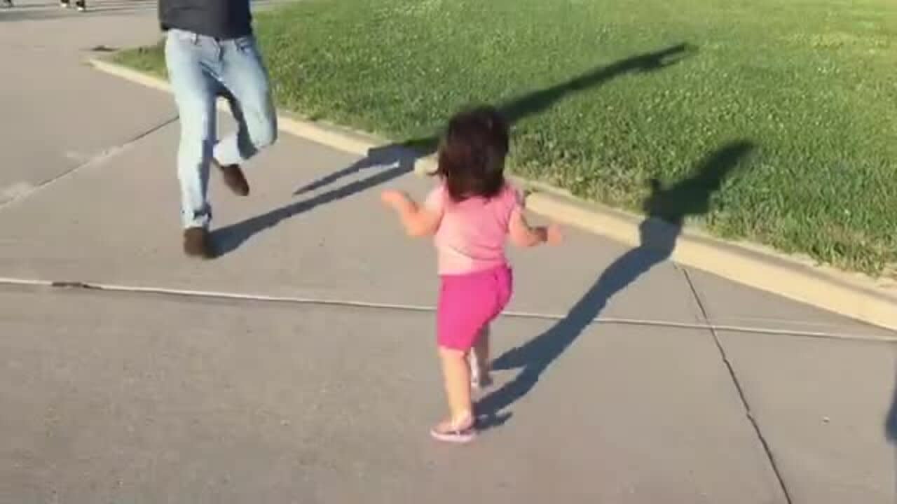 Dad Tries To Play With Daughter Ends Up In Epic Fail Video