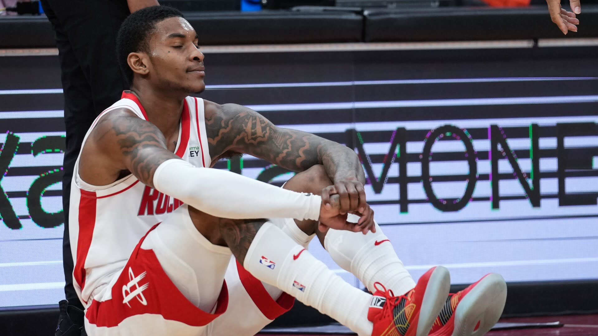 Rockets' Kevin Porter charged with felony assault, broke girlfriend's neck vertebra prosecutors say