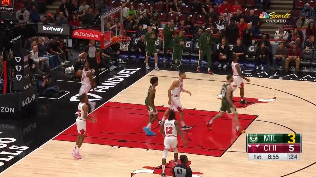 Jevon Carter with a 3-pointer vs the Chicago Bulls