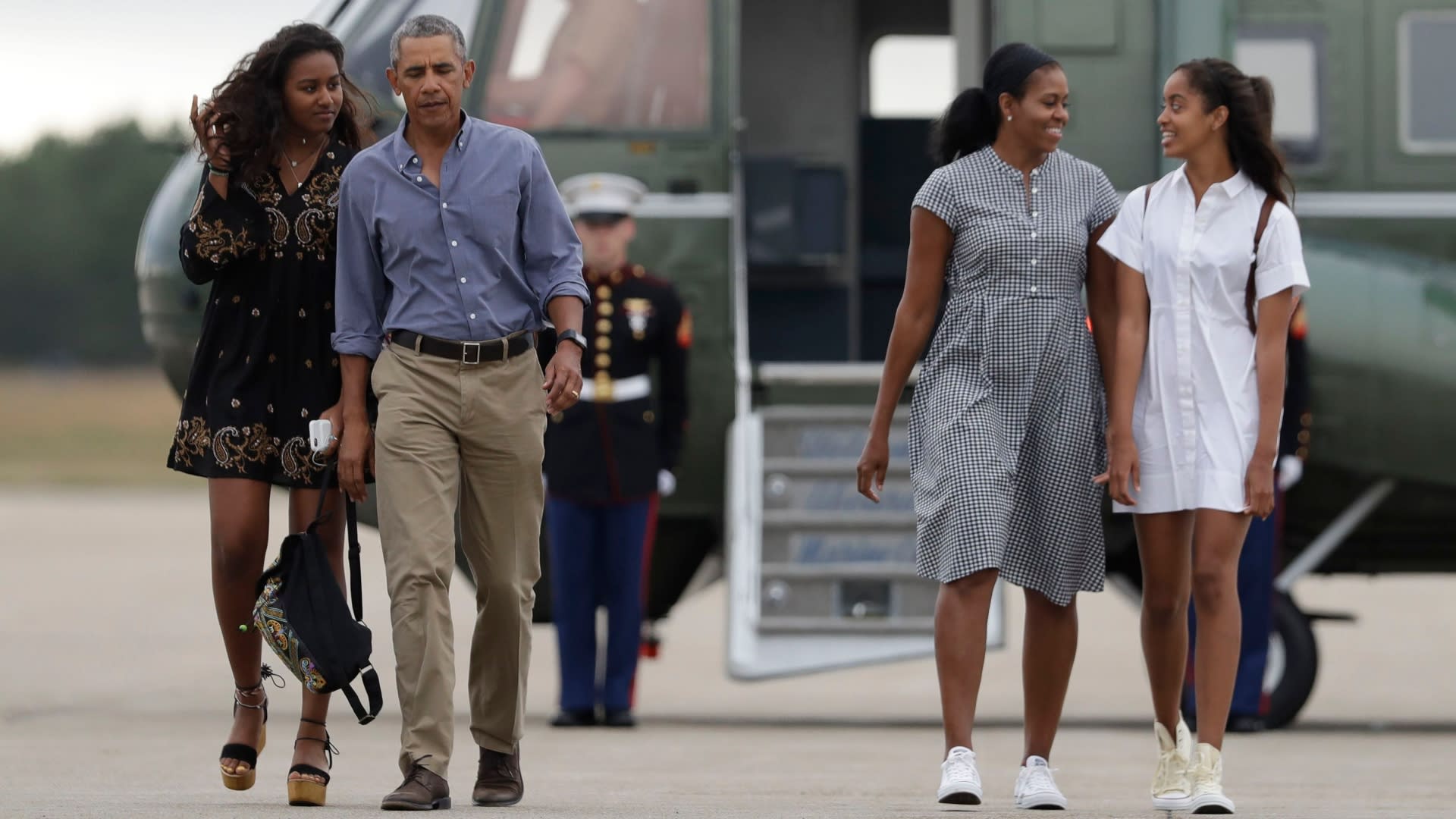 7 Conspiracy Theories About Malia & Sasha Obama That Are So Absurd You Have  to Laugh