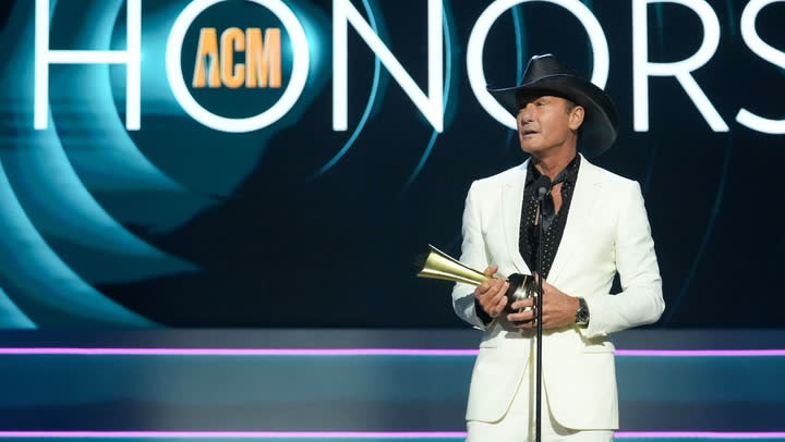 Tim McGraw Breaks Down In Tears With Emotional Thank You To Wife