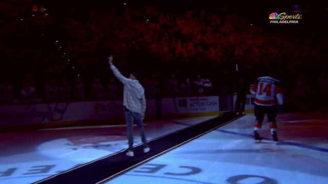 Flyers honor Simmonds' retirement with pregame ceremony, puck drop