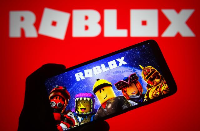 UKRAINE - 2021/10/05: In this photo illustration a Roblox logo of an online game platform is seen on a smartphone and a pc screen. (Photo Illustration by Pavlo Gonchar/SOPA Images/LightRocket via Getty Images)